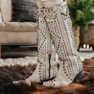 Double D Ranch Legend Keeper Leather Studded Boots! Size 7 1/2 Retails $995